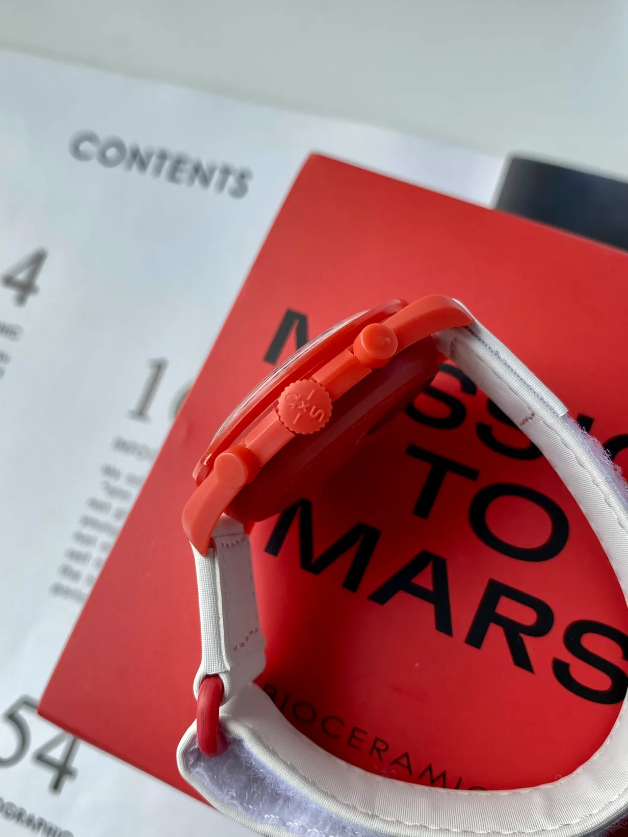 Omega Speedmaster MoonSwatch Rouge et Blanc Montre Mécanique 2