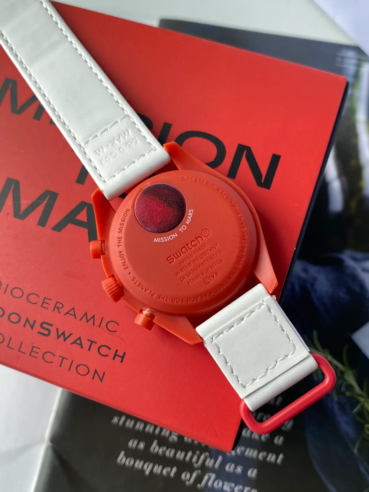 Omega Speedmaster MoonSwatch Rouge et Blanc Montre Mécanique 4