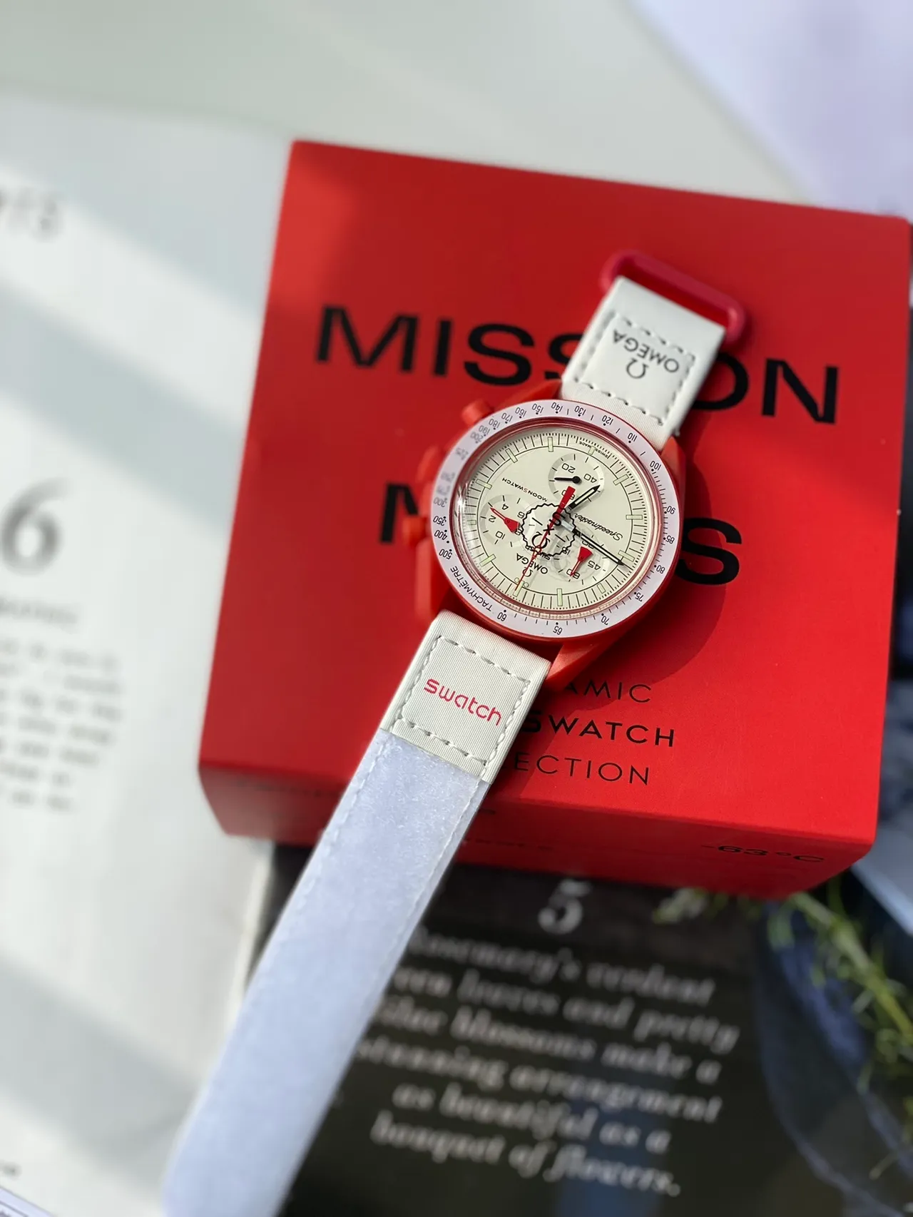 Omega Speedmaster MoonSwatch Rouge et Blanc Montre Mécanique 5