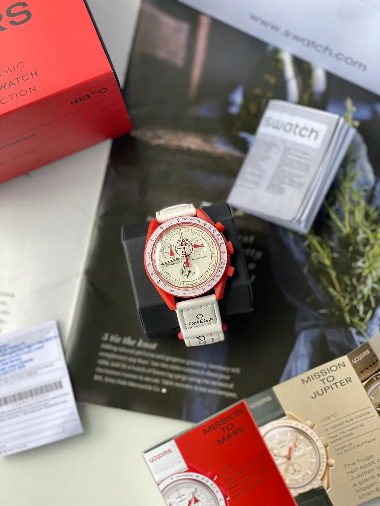 Omega Speedmaster MoonSwatch Rouge et Blanc Montre Mécanique 7