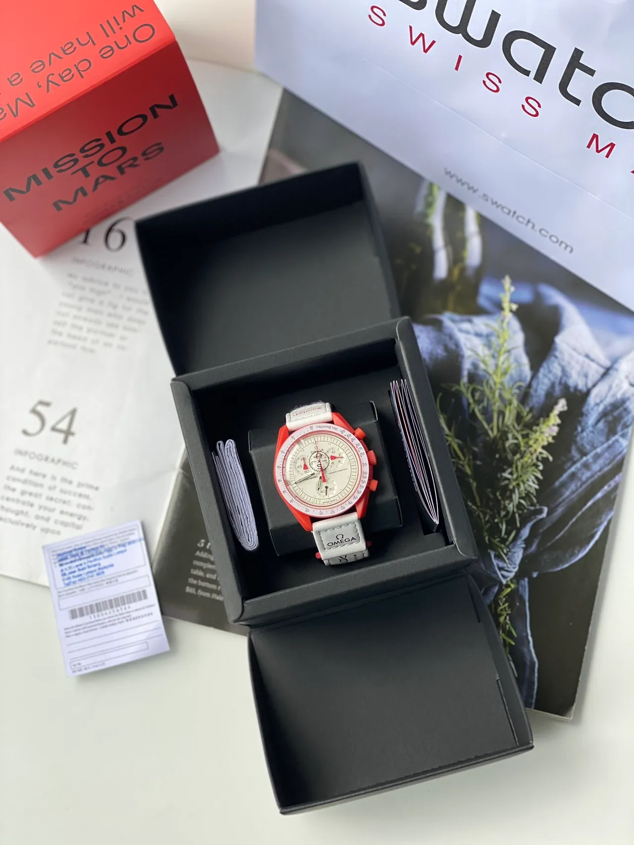 Omega Speedmaster MoonSwatch Rouge et Blanc Montre Mécanique 9