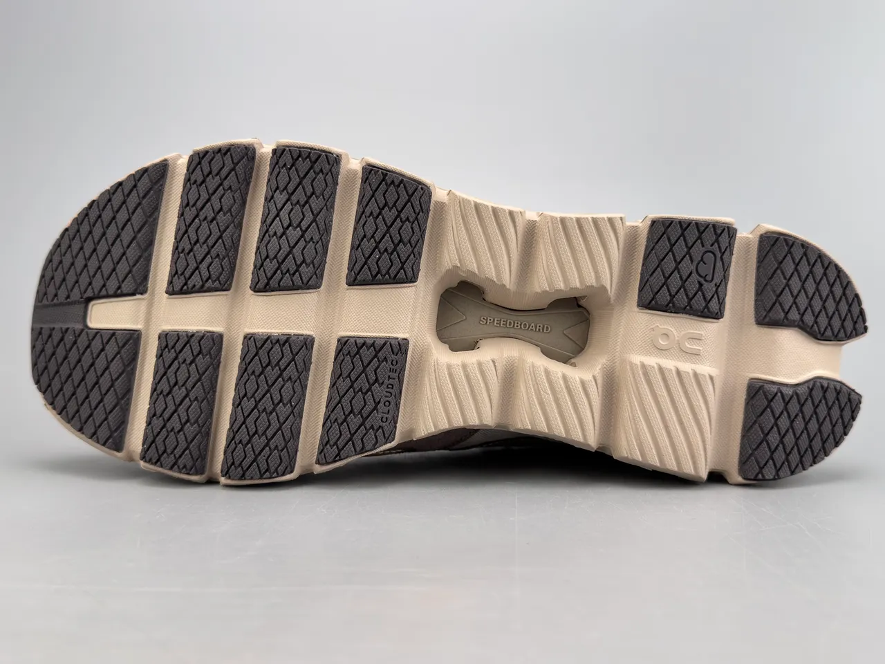 On beige marrón abierto hexagonal CloudTec mediopunto malla y ante panel construcción zapatillas 9