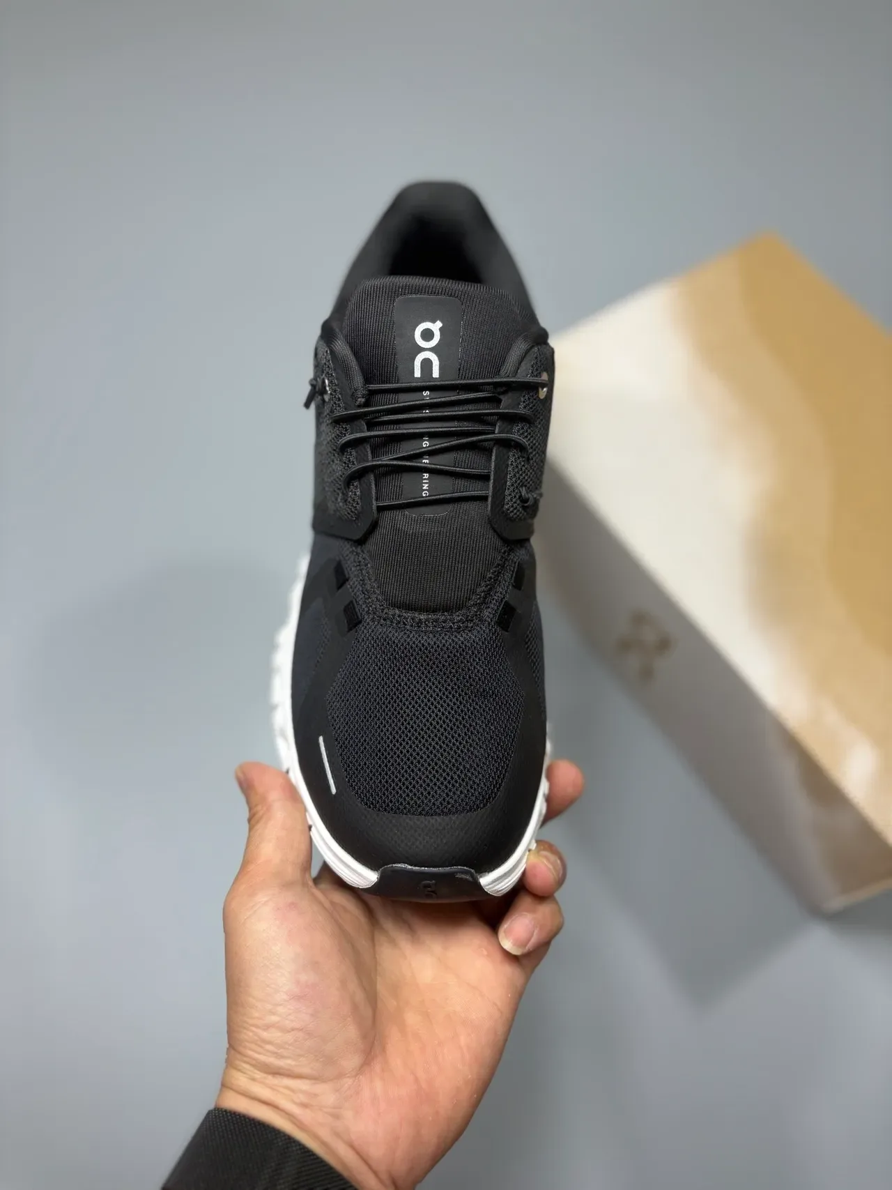 On Preto Branco Superior de Malha Engenheirada Hollowed Cloud-Pod Sola Intermediária Sneakers Lifestyle 2