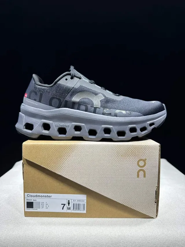 On Cloudmonster 灰色跑鞋 9