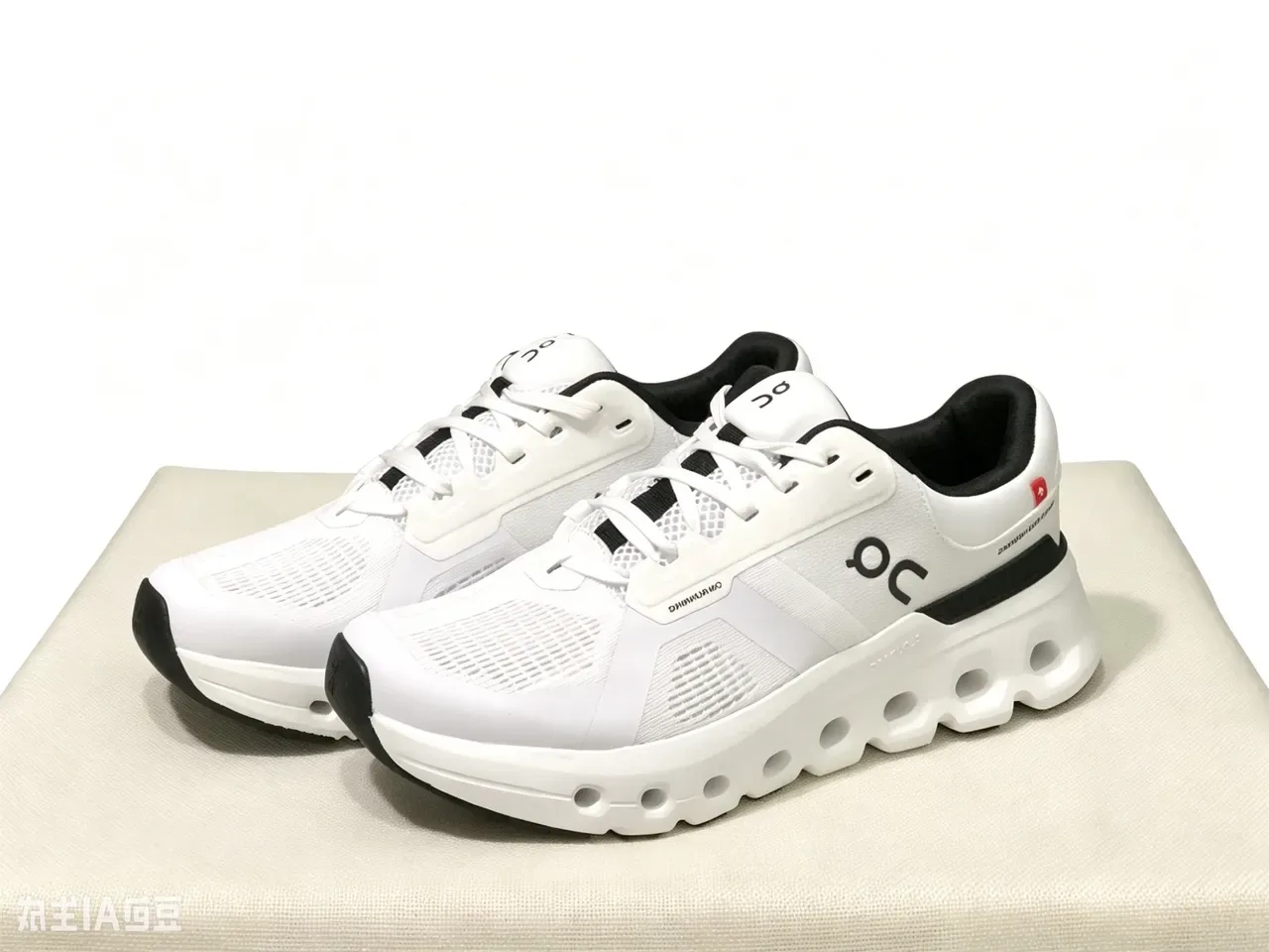 On 白黑 六角形 CloudTec 中底 工程网布鞋面 生活方式运动鞋 9