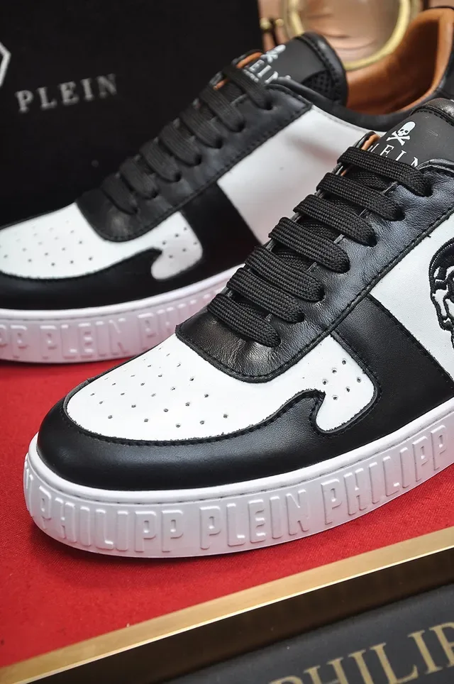 Philipp Plein Black White Skull-and-Flame Graphic Embossed Midsole Branding Lifestyle Sneakers 2