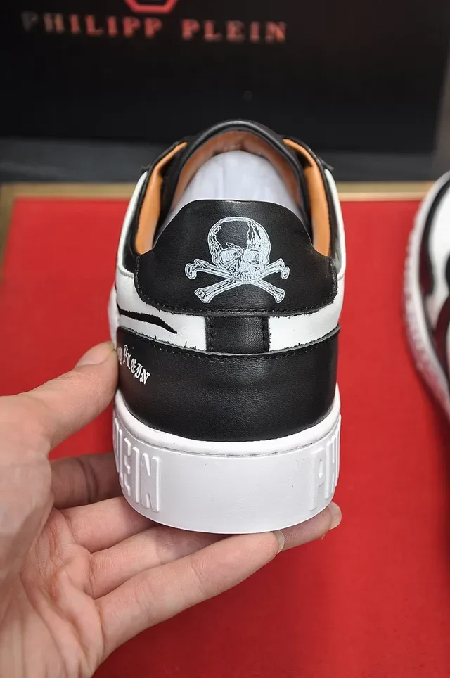 Philipp Plein Black White Skull-and-Flame Graphic Embossed Midsole Branding Lifestyle Sneakers 3