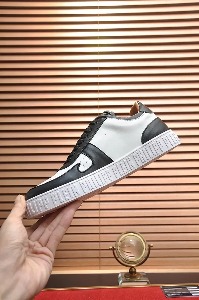 Philipp Plein Black White Skull-and-Flame Graphic Embossed Midsole Branding Lifestyle Sneakers 6