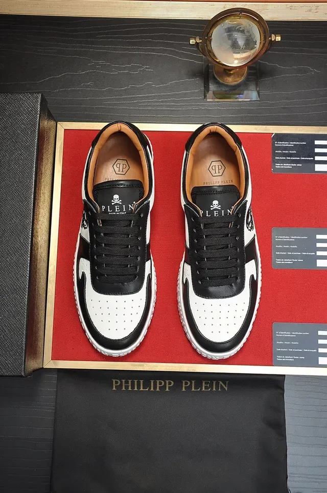 Philipp Plein Black White Skull-and-Flame Graphic Embossed Midsole Branding Lifestyle Sneakers 9