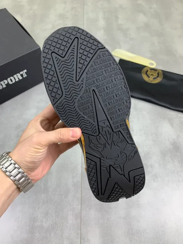 Philipp Plein Plein Sport أسود وذهبي أسلوب حياة سنيكرز 2