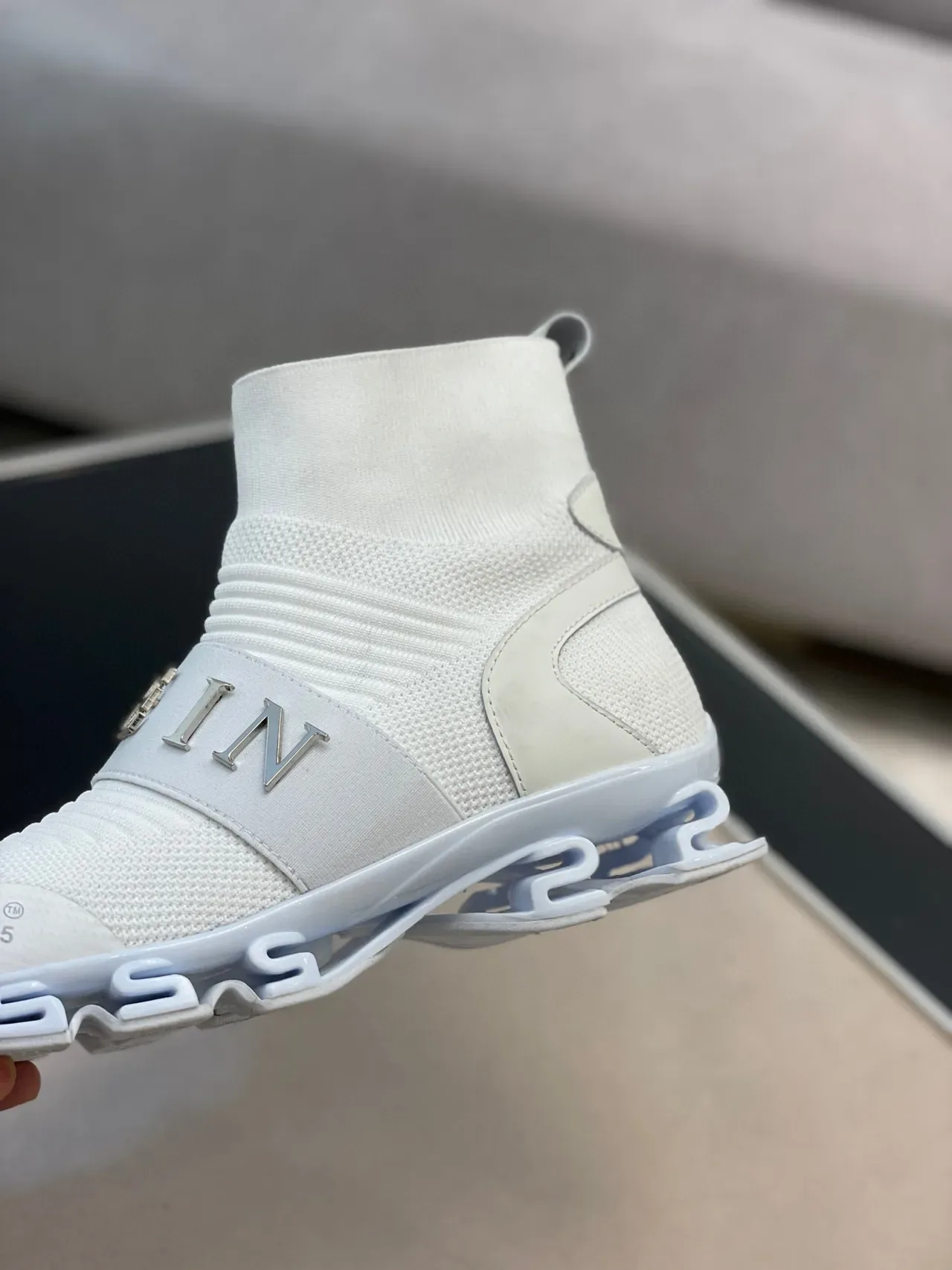Philipp Plein 白灰色袜套贴合高帮针织罗纹领生活方式运动鞋 3