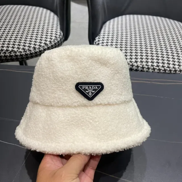 Prada Bege Preto Chapéu Bucket Texturizado Plush Shearling Off-White 5