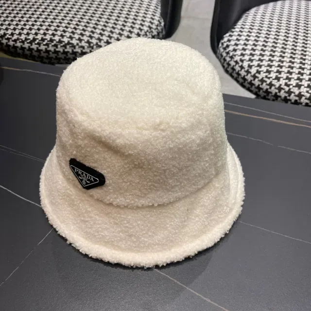 Prada Bege Preto Chapéu Bucket Texturizado Plush Shearling Off-White 9