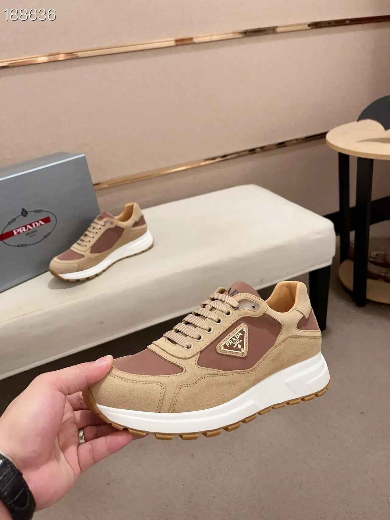 Prada Chaussures Lifestyle Beige Marrón de Suede-Leather Panelled avec Plaque Triangulaire de Logo 5