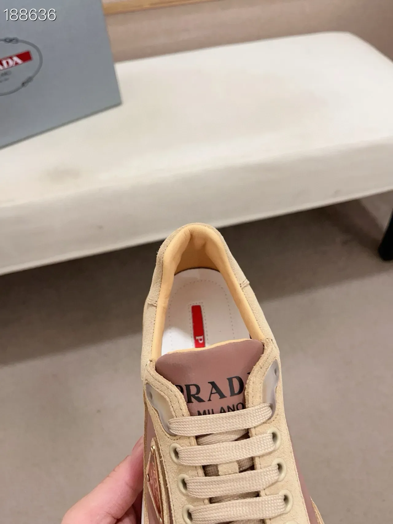 Prada Chaussures Lifestyle Beige Marrón de Suede-Leather Panelled avec Plaque Triangulaire de Logo 6