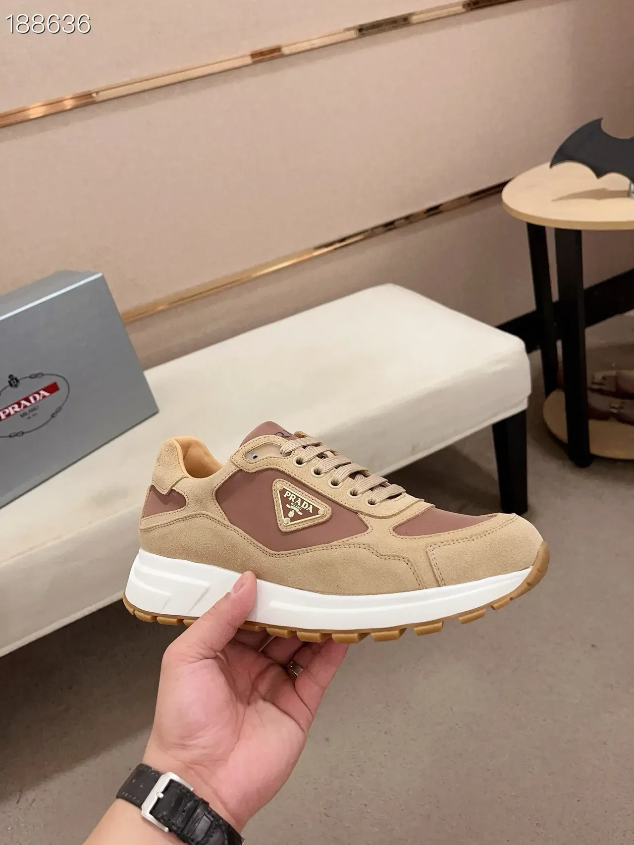 Prada Chaussures Lifestyle Beige Marrón de Suede-Leather Panelled avec Plaque Triangulaire de Logo 7