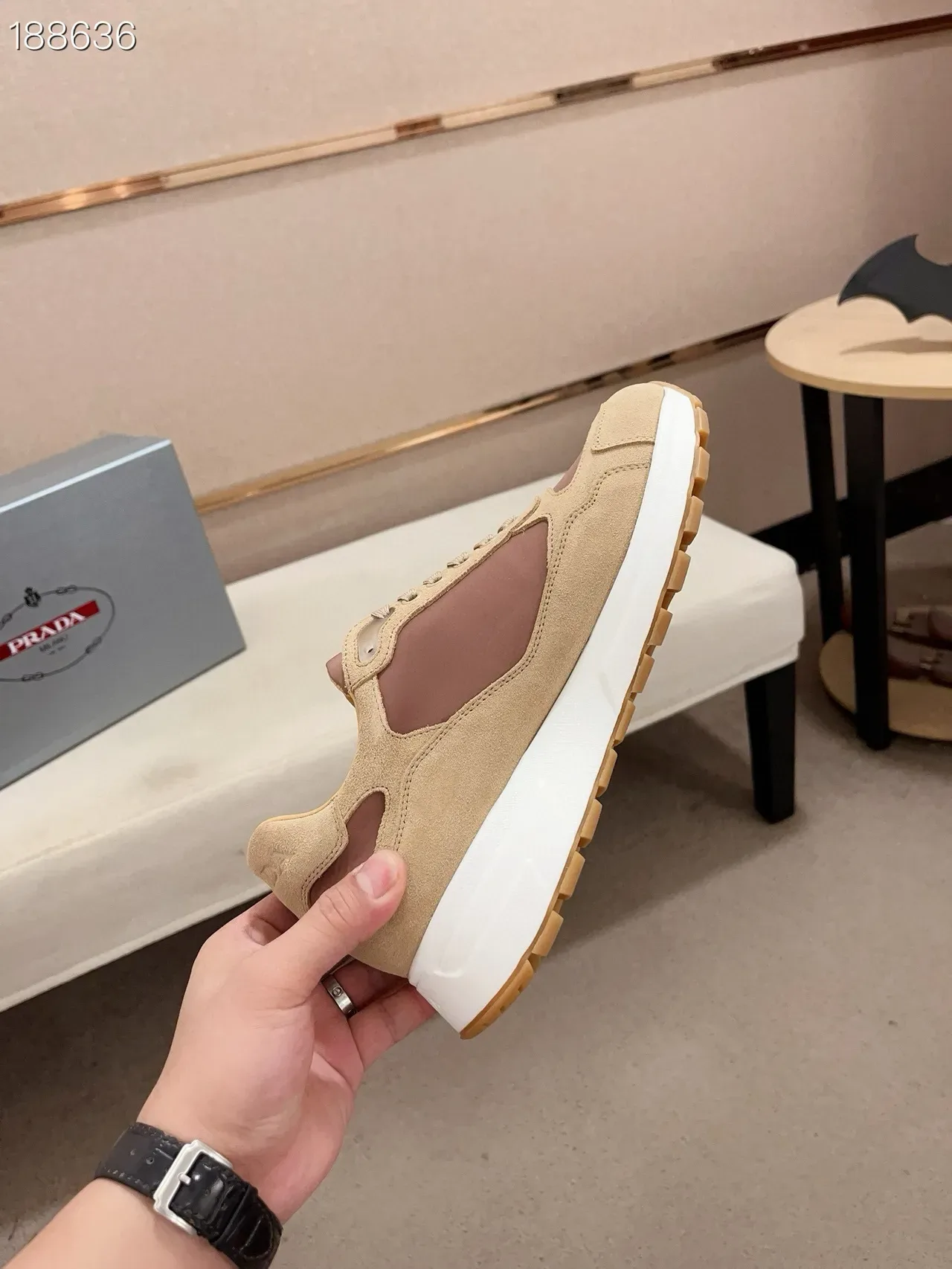 Prada Chaussures Lifestyle Beige Marrón de Suede-Leather Panelled avec Plaque Triangulaire de Logo 8