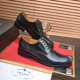 Prada কালো বাদামী চকচকে পেটেন্ট লেদার ক্যাপ টু অক্সফোর্ড জুতো