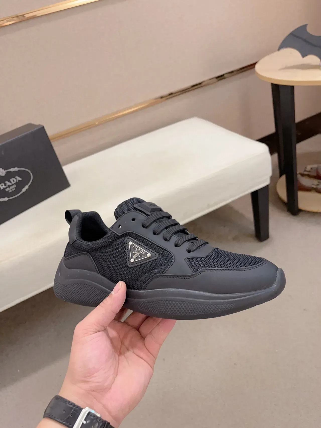 Prada 黑色单色网面与合成材料叠加构造生活方式运动鞋 4