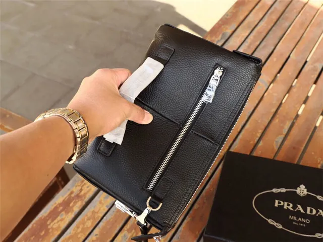 Prada কালো পেবল্ড লেদার জিপ-টপ ক্লোজার এনভেলপ ক্লাচ 6