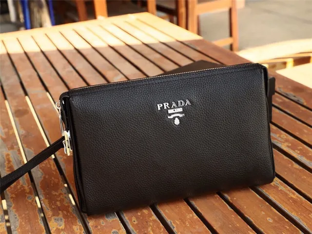 Prada কালো পেবল্ড লেদার জিপ-টপ ক্লোজার এনভেলপ ক্লাচ 7