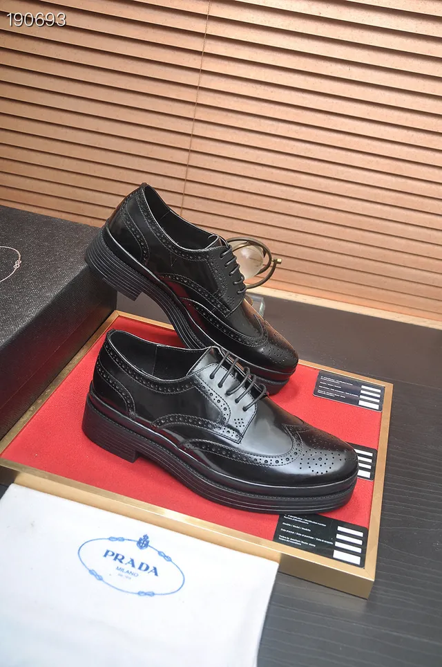 Prada Brogue Wingtip Negro con Acentos de Cuero Patent Glossy 5