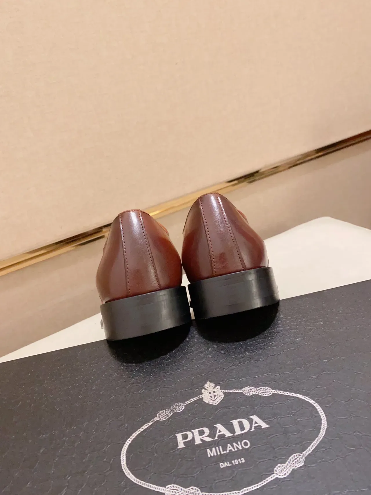 Prada भूरे काले कैप टो स्मूथ लेदर ऑक्सफोर्ड जूते 3