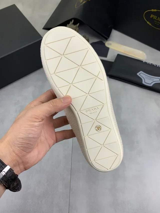 Prada Cloudbust Sneakers Lifestyle Beige Blanc Partie Supérieure Tissée Grid Semelle Plate Caoutchouc 2