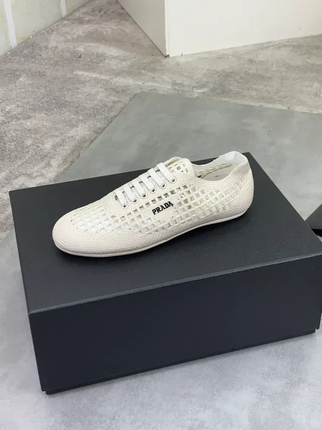 Prada Cloudbust Sneakers Lifestyle Beige Blanc Partie Supérieure Tissée Grid Semelle Plate Caoutchouc 5