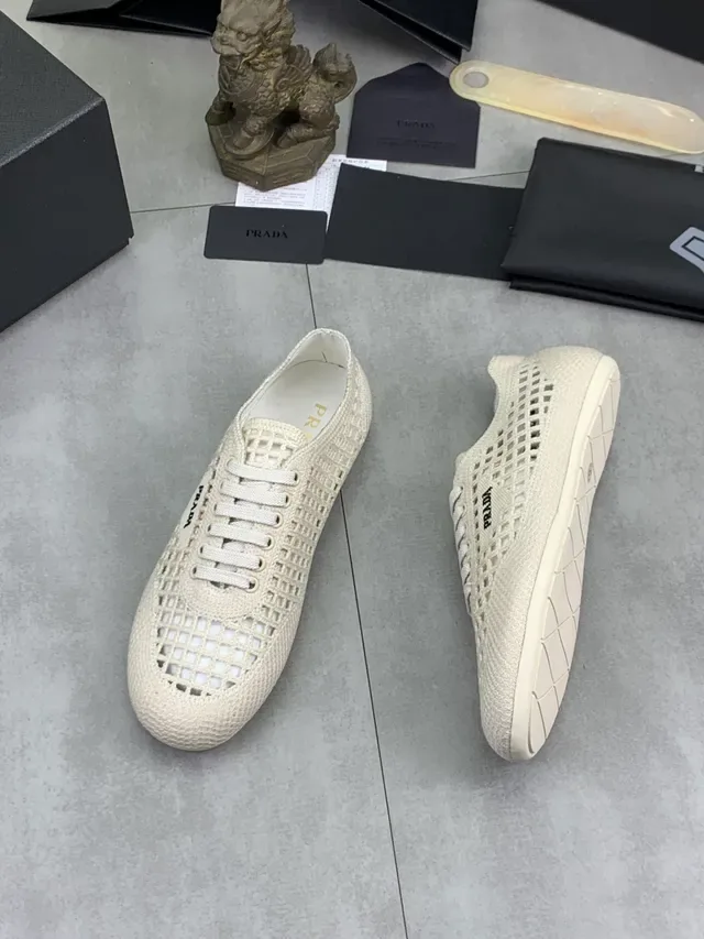 Prada Cloudbust Sneakers Lifestyle Beige Blanc Partie Supérieure Tissée Grid Semelle Plate Caoutchouc 6