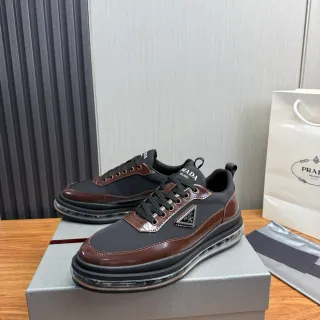 Prada Cloudbust Tênis de couro patentado preto e marrom chunky