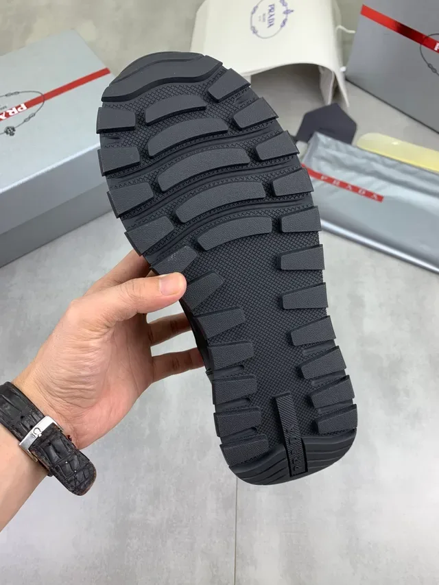 Prada Cloudbust काले सोने चमड़े की स्नीकर्स मोटी प्लेटफॉर्म लाइफस्टाइल स्नीकर्स 2
