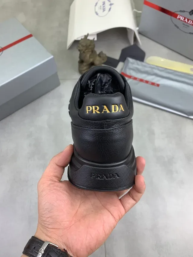 Prada Cloudbust काले सोने चमड़े की स्नीकर्स मोटी प्लेटफॉर्म लाइफस्टाइल स्नीकर्स 3