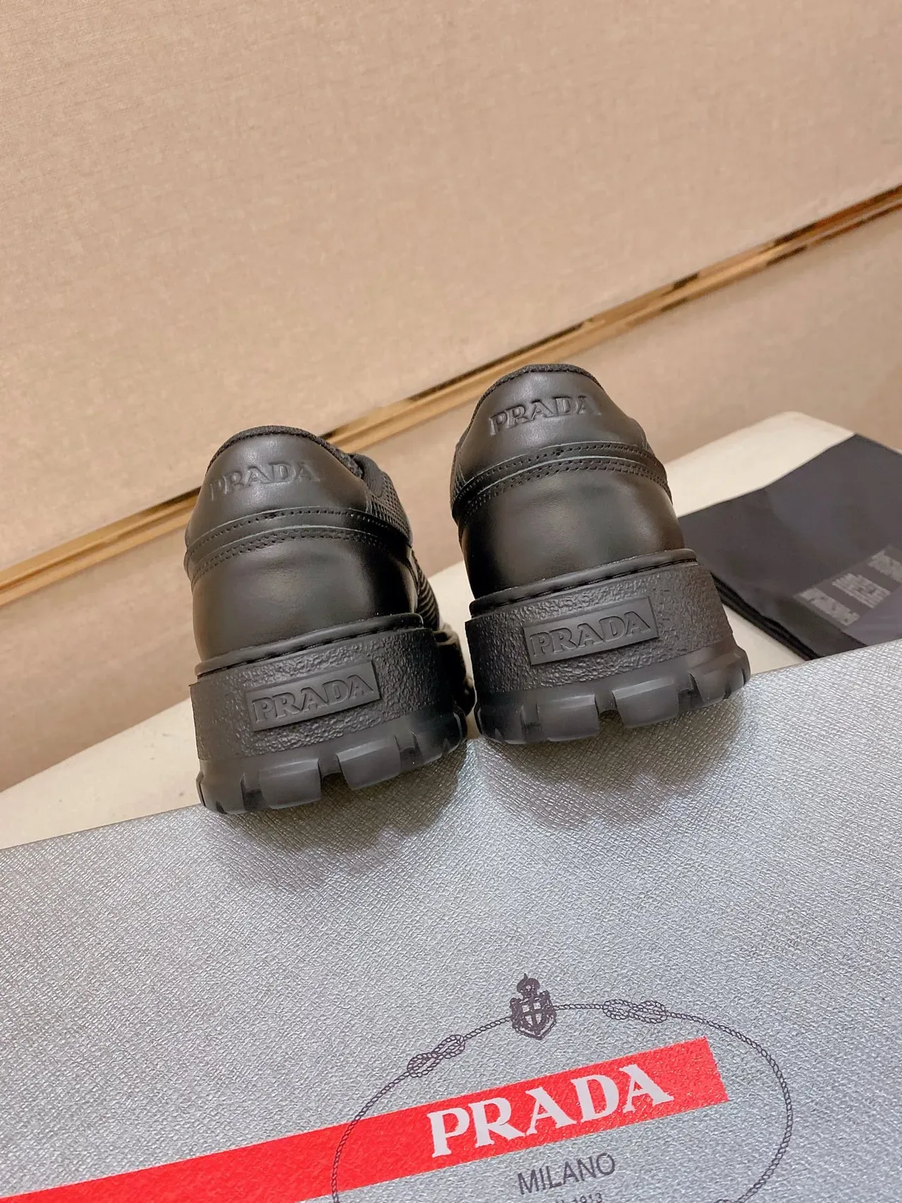 Prada Cloudbust Zapatillas Plataforma Negro Malla y Cuero Lifestyle 4
