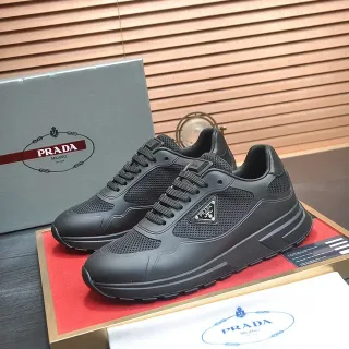 Prada Cloudbust काली जाली और सिंथेटिक जीवनशैली स्नीकर