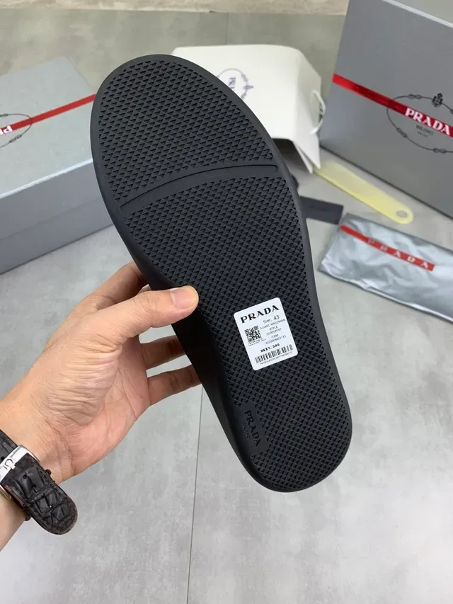 Prada Cloudbust Sneakers Lifestyle Negro Correa Elástica Slip-On 3
