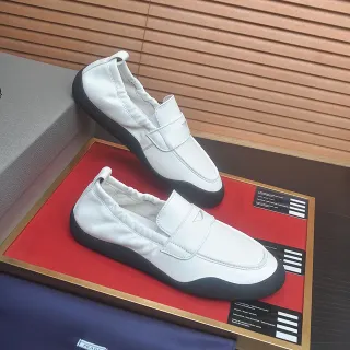 Prada Cloudbust Loafer सफेद चमड़ा काला तलवा लोअफर