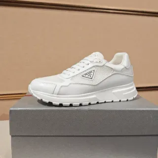 Prada Cloudbust सफेद चमड़ा और जाल की मोटी स्नीकर