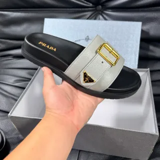 Prada Sandalias Gris y Oro de Una Correa con Hebilla