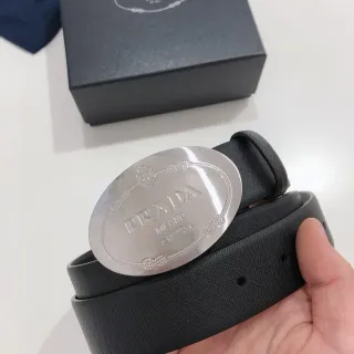 Prada ओवल बकल काली चमड़ी की बेल्ट