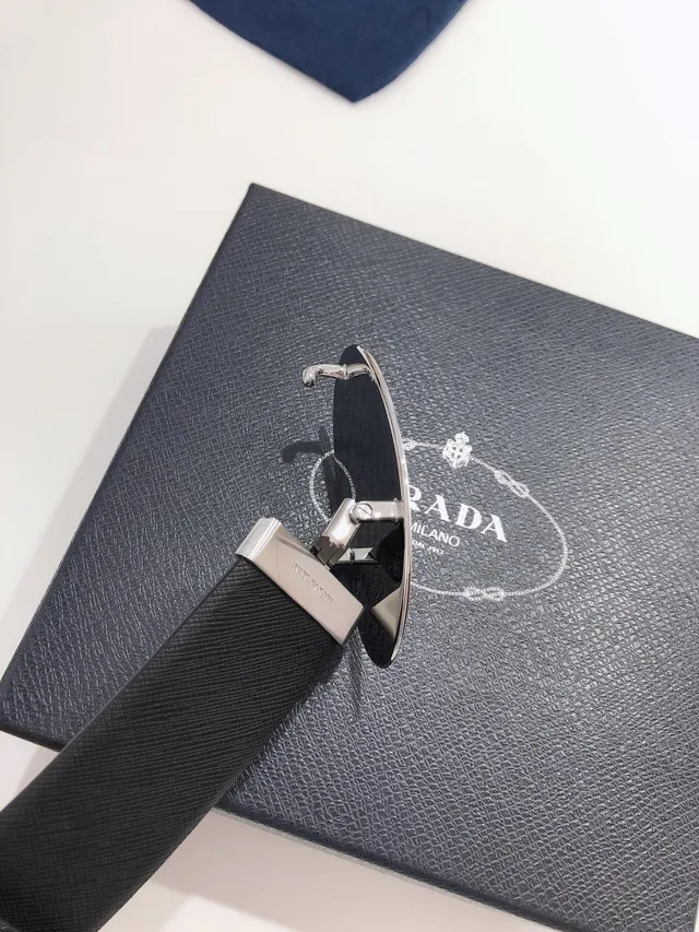 Prada Hebilla oval Negra Correa de Cuero 6