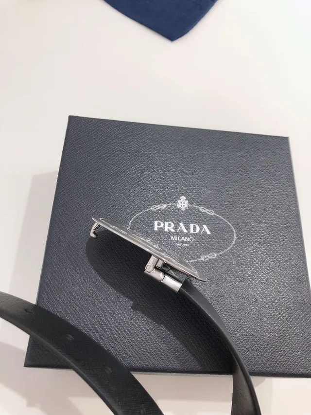 Prada Hebilla oval Negra Correa de Cuero 8