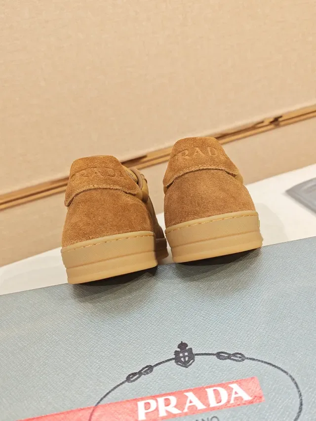 Prada Sneakers Lifestyle en daim et cuir bicolore 3