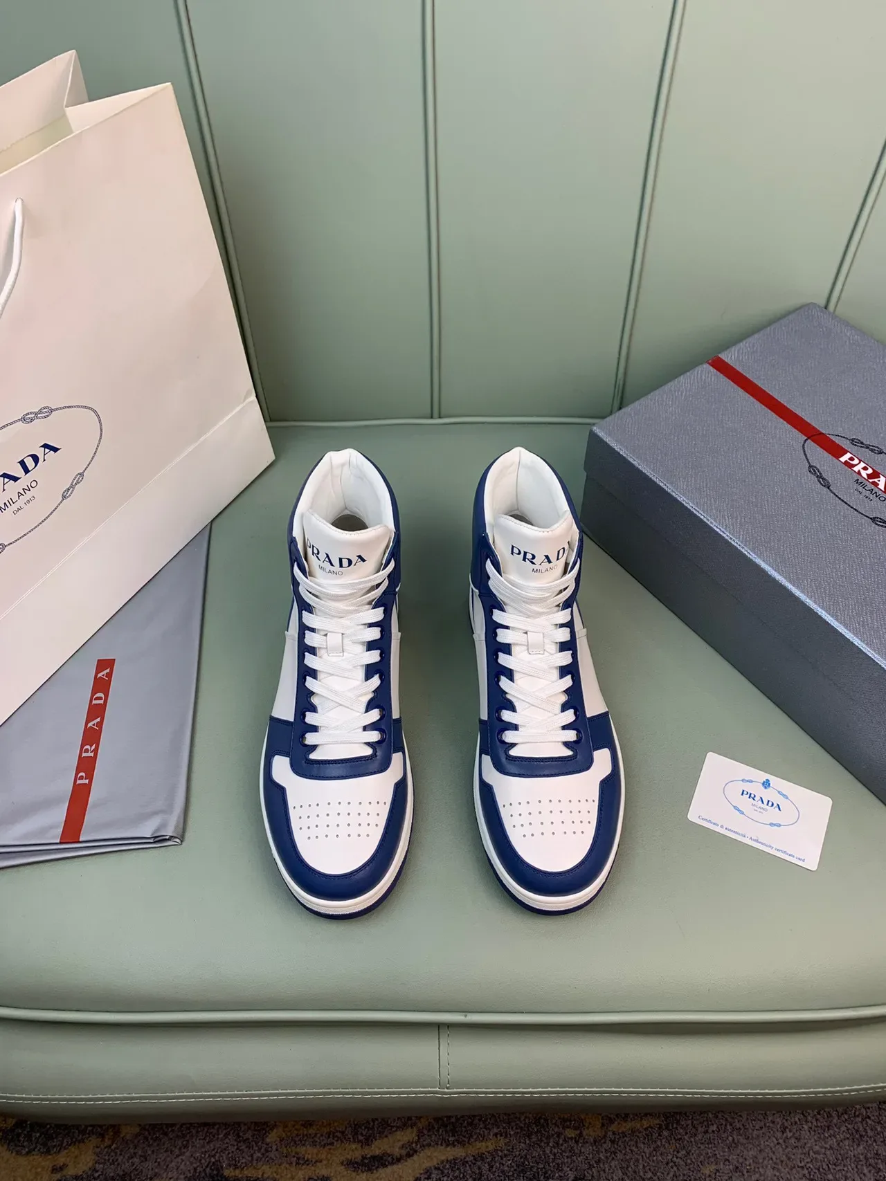 Prada Tênis Lifestyle de Couro Branco Navy High-Top Color-Blocked 9