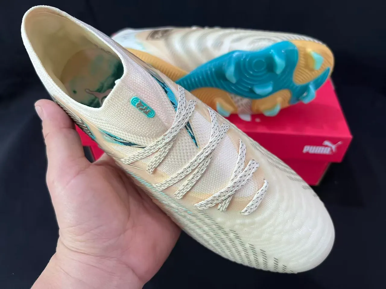 Puma Future Z Beige Blue Knitted Sock-Fit Upper Textured Ridge Detailing Firm-Ground Soccer Shoes 3