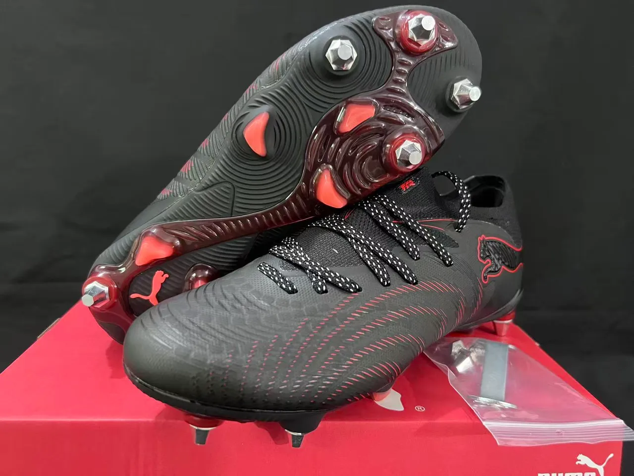 Puma Future Z কালো লাল ফার্ম গ্রাউন্ড ফুটবল জুতা 15