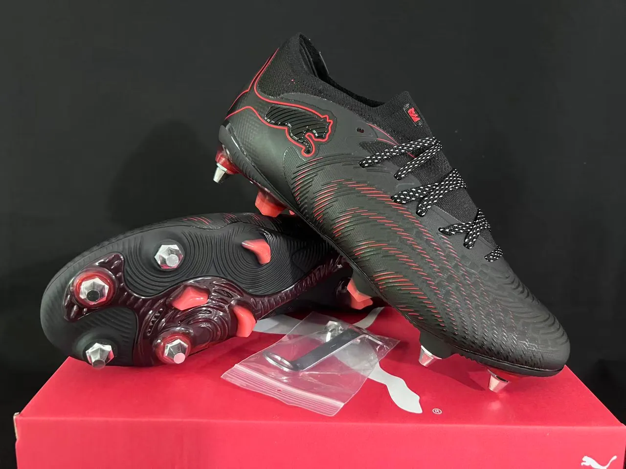 Puma Future Z কালো লাল ফার্ম গ্রাউন্ড ফুটবল জুতা 17