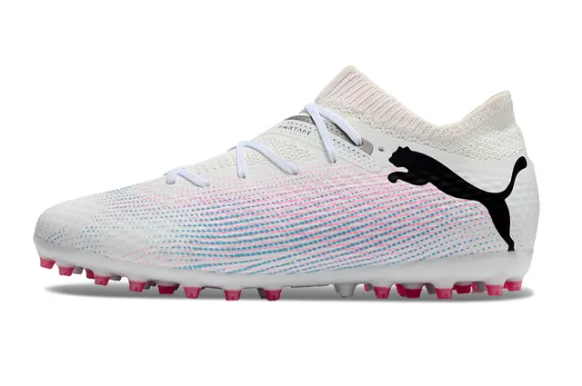 Puma Future Z Sapatos de futebol turf branco e rosa com upper de malha gola baixa 3