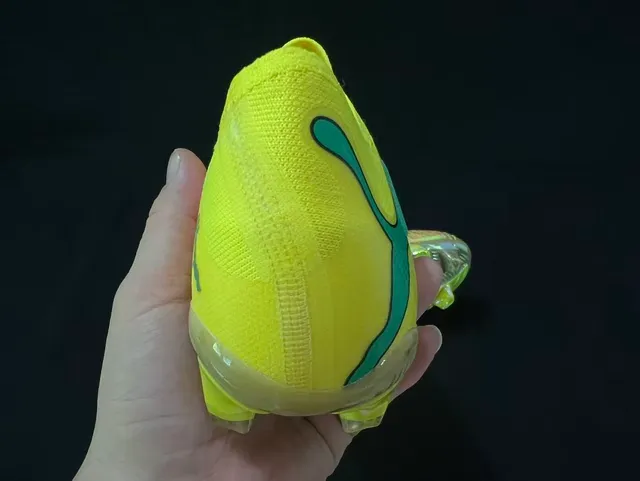 Puma Future Z হলুদ ইরিডেসেন্ট সোনালী আগুন ফার্ম-গ্রাউন্ড সকার শোজ 3