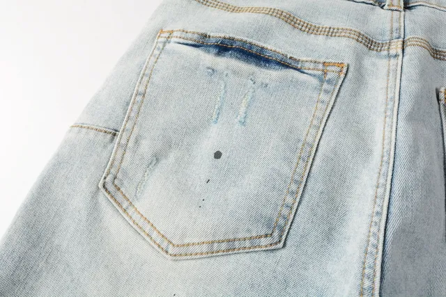 Purple Brand shorts de denim distressed con salpicaduras de pintura y lavado ligero 3